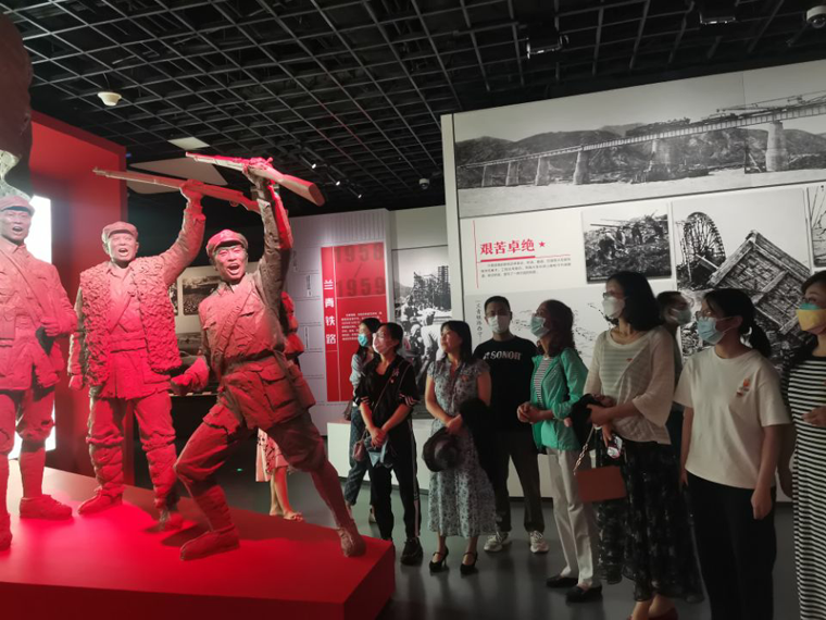 617297e6875c4599b134482429e1baa6.png 药学系政治生日4.png